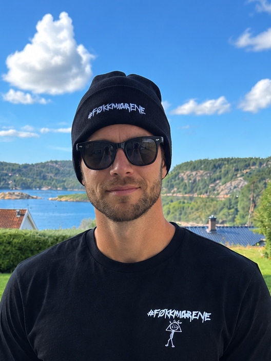 Irwin Lue – Svart (Brodert)